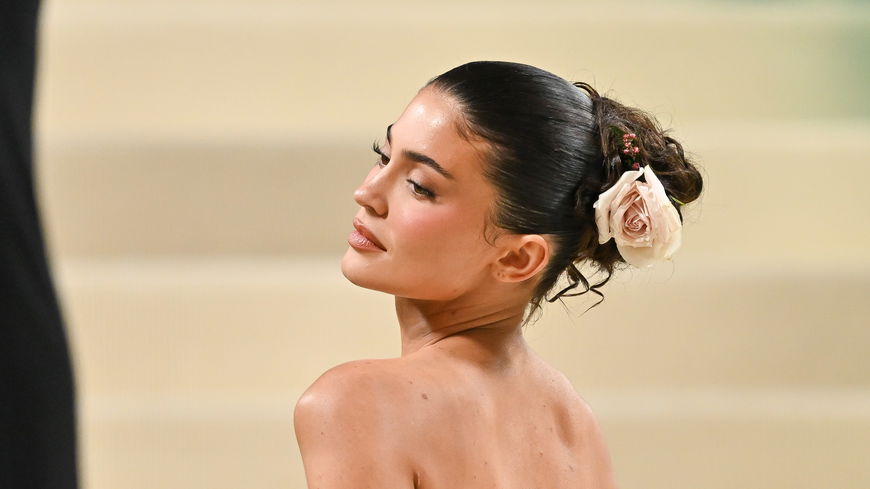 Beauty Crush! Kylie Jenners "Sunset Glow" stylen wir für diesen Sommer nach