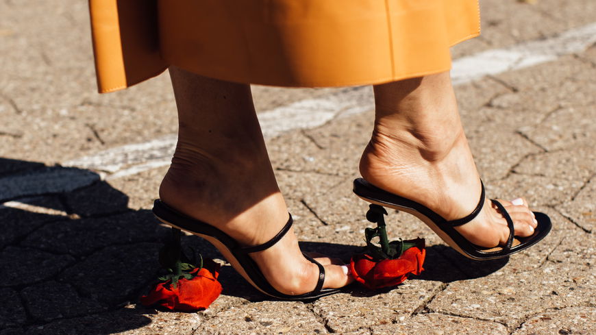 Nagellack-Trends 2022: 5 Farben für die Fußnägel, die besonders sommerlich sind