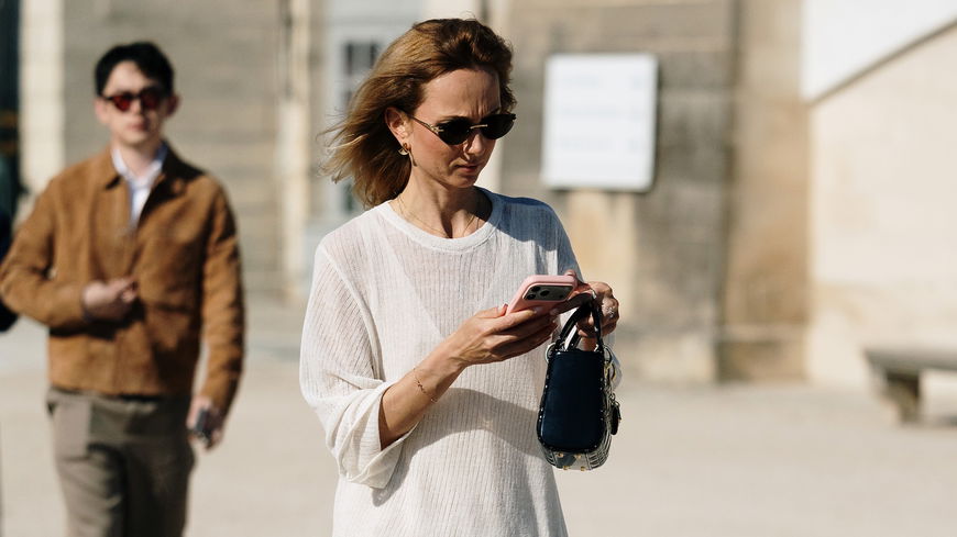Im Sommer 2026 tragen alle dieses eine Basic – und es ist kein Top oder T-Shirt