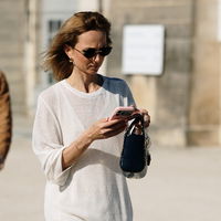Im Sommer 2026 tragen alle dieses eine Basic – und es ist kein Top oder T-Shirt