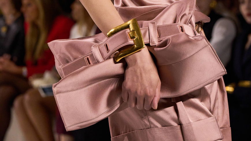 "Satin Bags" zählen zu den wichtigsten Taschen-Trends im Sommer 2026