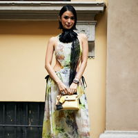 Ein florales H&M-Sommerkleid sieht aus wie vom Designer – unter 50 Euro