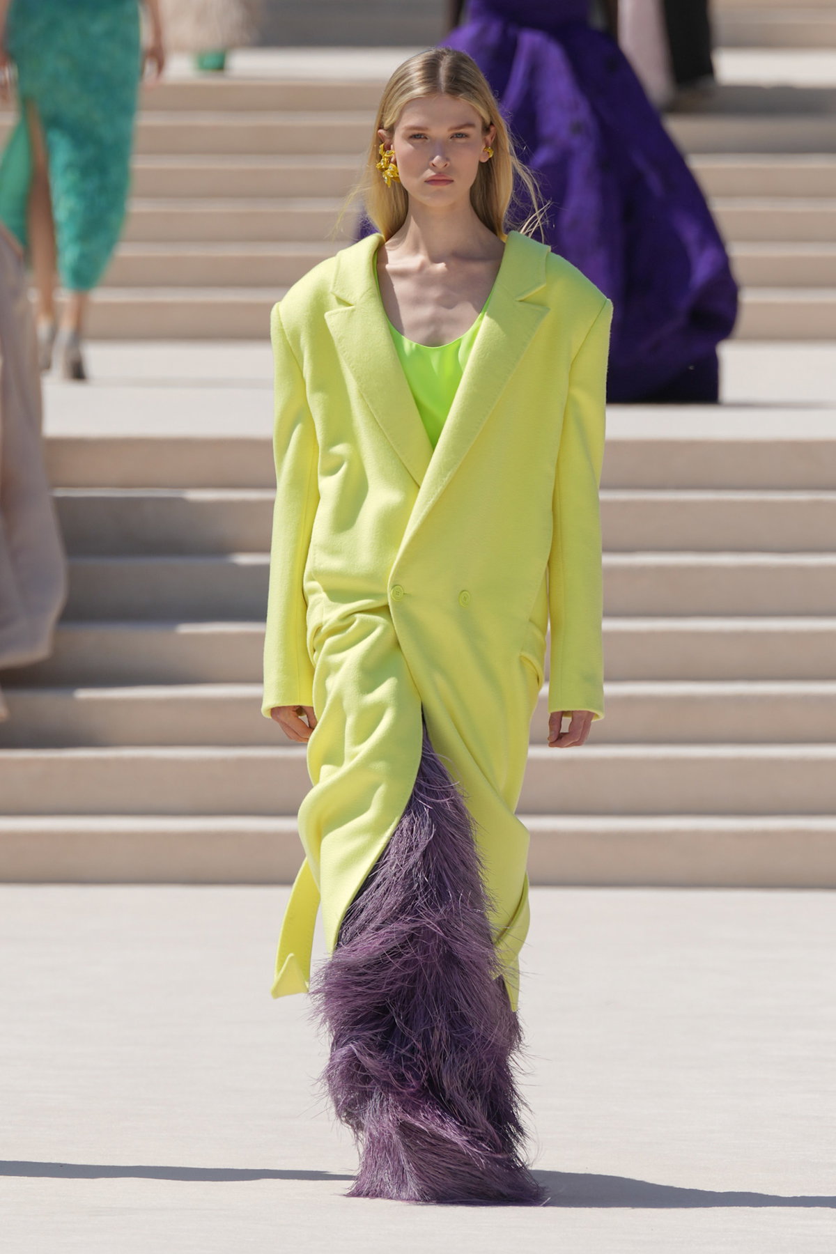Balenciaga liefert die genialste Farbexplosion für Fashion Girls