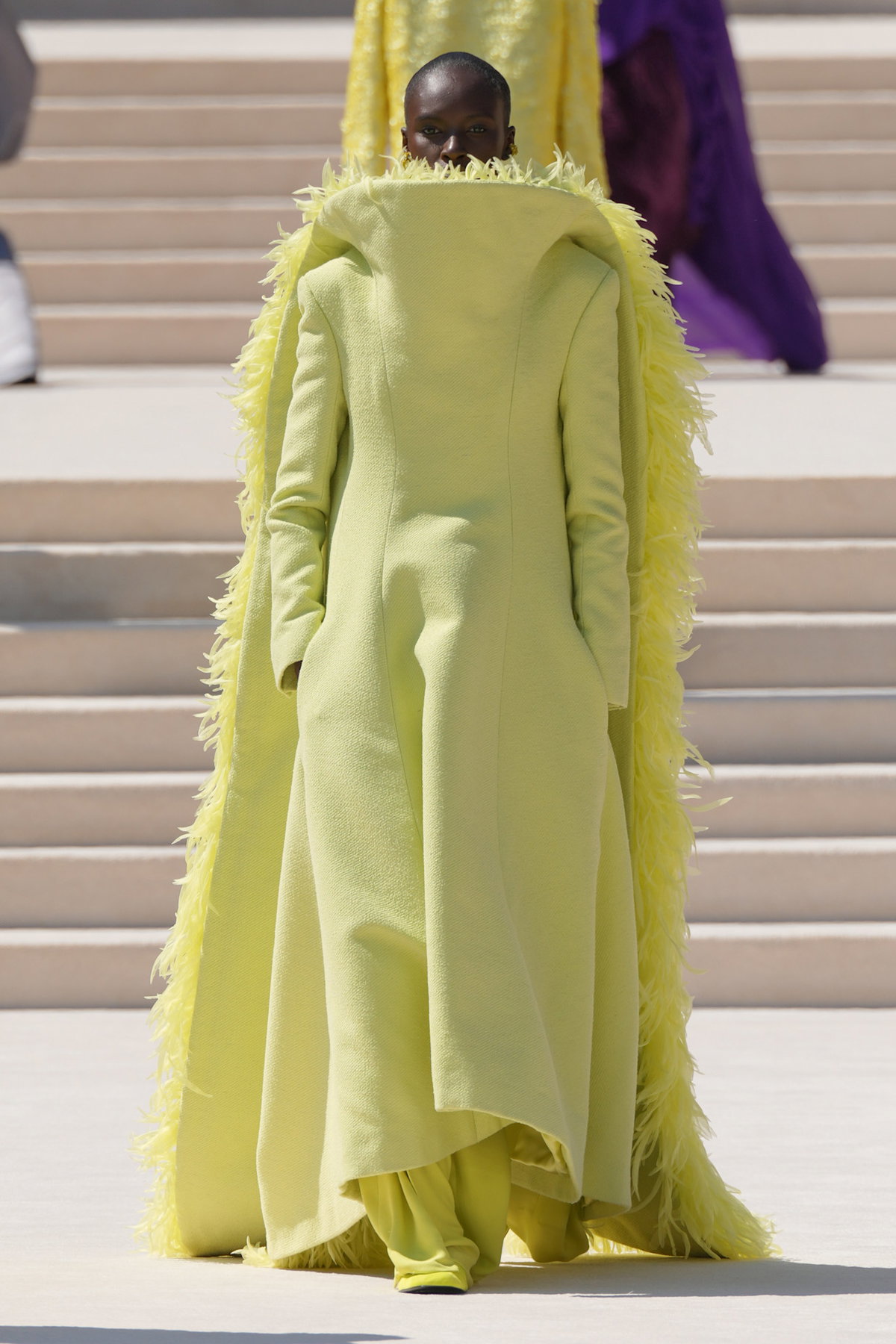 Balenciaga liefert die genialste Farbexplosion für Fashion Girls