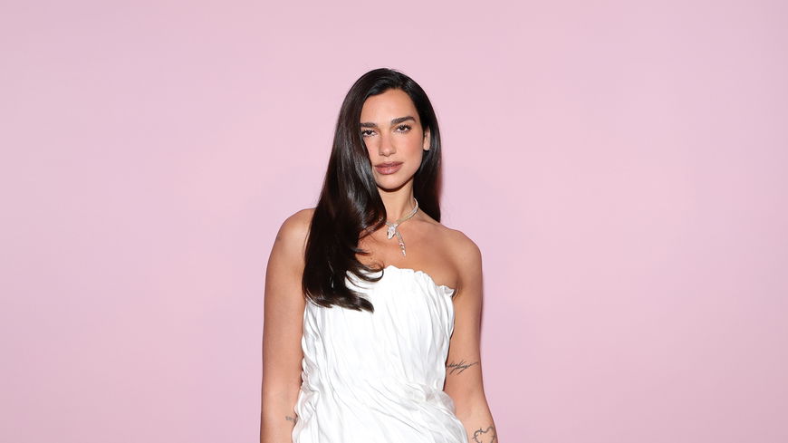 Dua Lipas two-toned Ballerinas von Chanel sind der Schuh-Trend der "Cool Girls" 2026