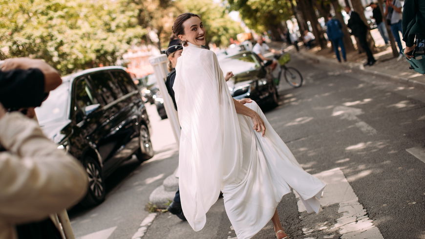 5 weiße ZARA-Kleider, die aussehen wie vom Designer