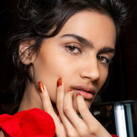 "Amber Nails" sind die edelste Maniküre für die Übergangszeit 2026