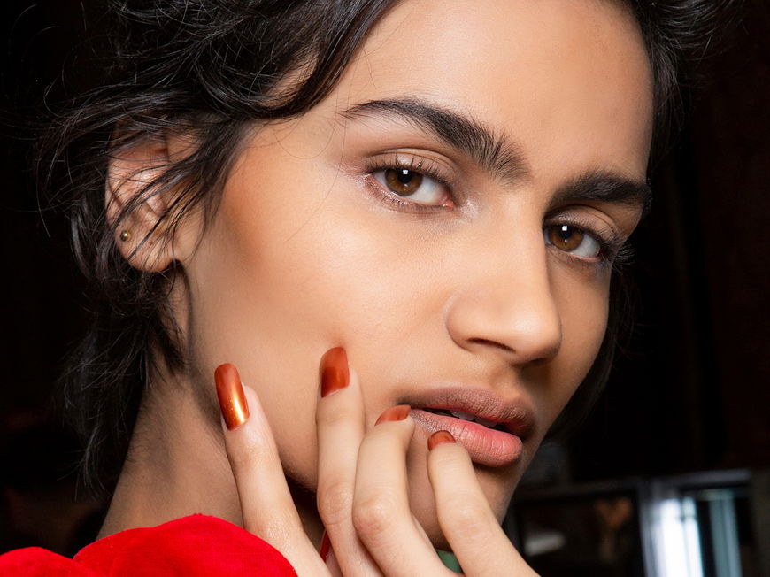 Nagel-Trends 2026: "Amber Nails" sind die eleganteste Maniküre für die Übergangszeit 2026