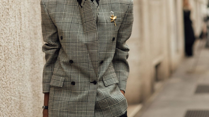 Statt Schmuck: Modeprofis lieben im Herbst 2026 dieses eine Accessoire
