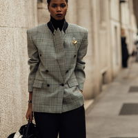 Statt Schmuck: Modeprofis lieben im Herbst 2026 dieses eine Accessoire