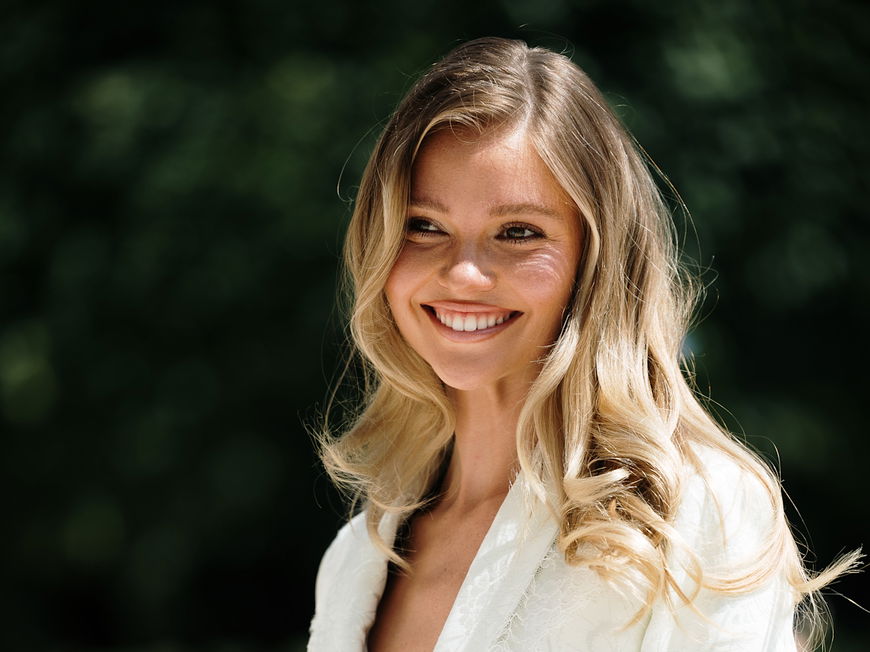 Das "Buttercream Blond" ist die eleganteste Haarfarbe im Spätsommer 2026