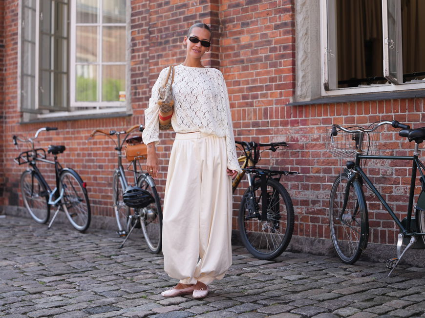 Herbst-Trends 2026: Diese 3 Hosen sind jetzt in – und diese out