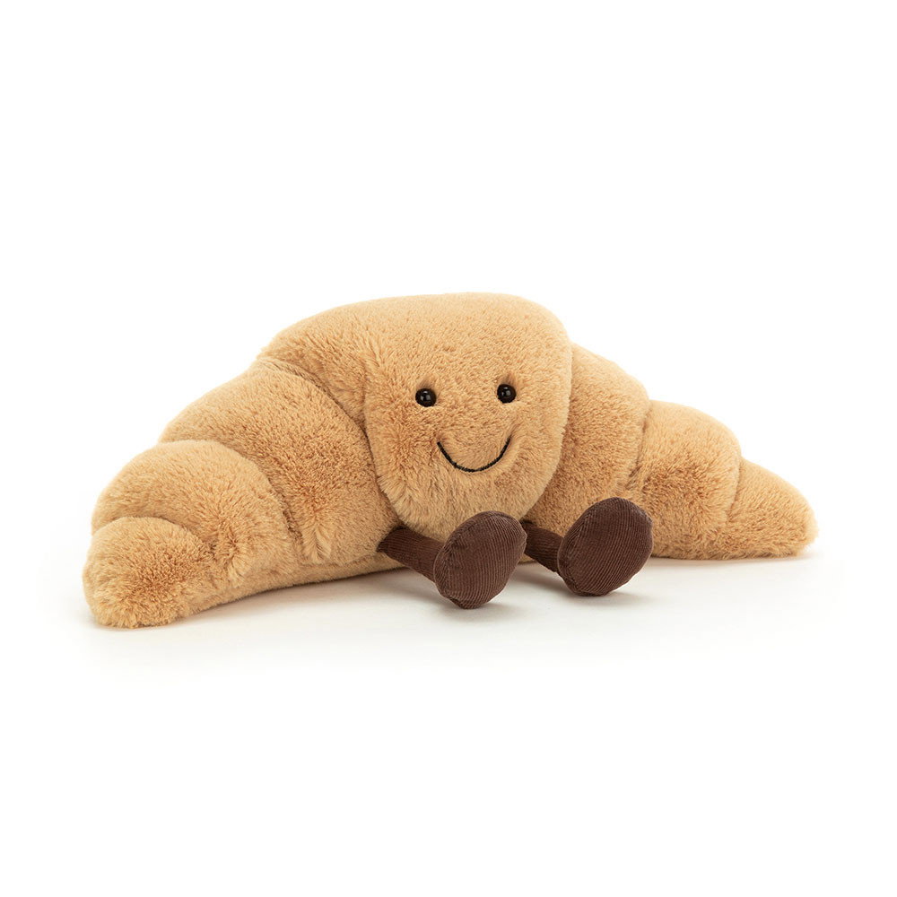 Jellycat "Amuseables Croissant": Ein Statement-Kuscheltier mit Charakter: Der Amuseables Croissant soll laut Jellycat-Lore als Empfangschef der hauseigenen Patisserie fungieren – mit strahlendem Lächeln und heimlichem Faible fürs Zugbeobachten. Optisch ist er einfach nur zum Verlieben weich und macht sich genauso gut auf dem Sofa wie im Kinderzimmer. Ein Geschenk, das garantiert für Begeisterung sorgt, ganz gleich, ob für Kinder oder erwachsene Sammler:innen.
