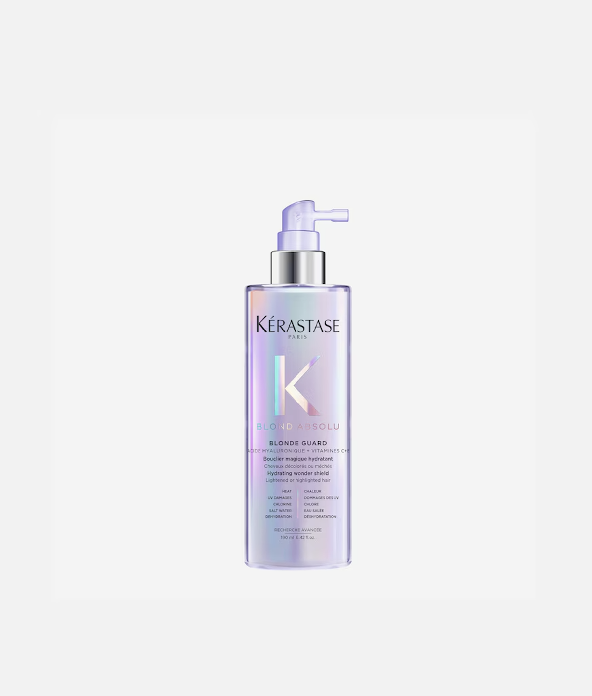 Kérastase "Blond Absolu Blonde Guard": Blondiertes Haar hat es im Sommer schwer – Hitze, UV-Strahlung, Chlor und Salzwasser setzen ihm ordentlich zu. Dieser Leave-in-Conditioner soll dem laut Hersteller mit bis zu 81% mehr Feuchtigkeit direkt nach der Anwendung entgegenwirken und gleichzeitig schützen. Nach dem Waschen ins handtuchtrockene Haar einmassiert, blieb unser Blond spürbar geschmeidiger und glänzender. Ein Produkt, das wir diesen Sommer nicht mehr aus der Dusche verbannt bekommen.