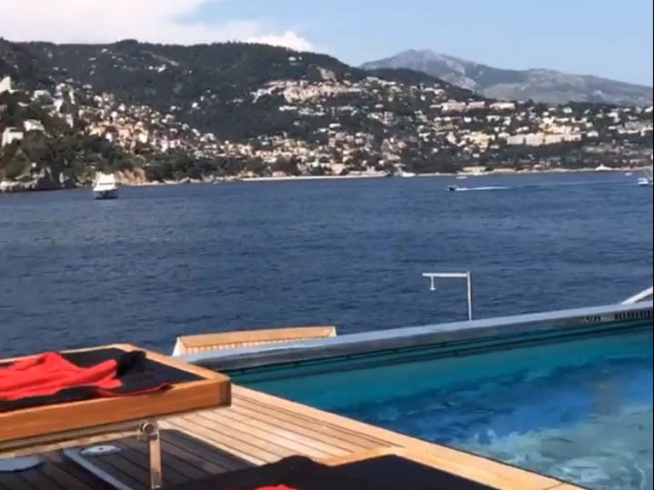 Bella Hadid verbringt Zeit auf Lewis Hamiltons Yacht