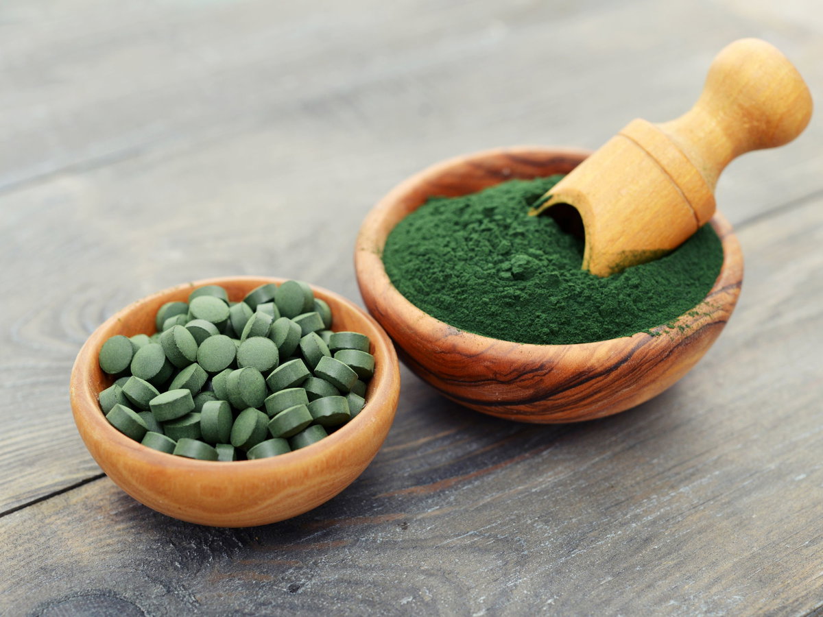 Spirulina gilt als eines der nährstoffreichsten Lebensmittel, welches auch in Sachen Beauty so einiges zu bieten hat.
