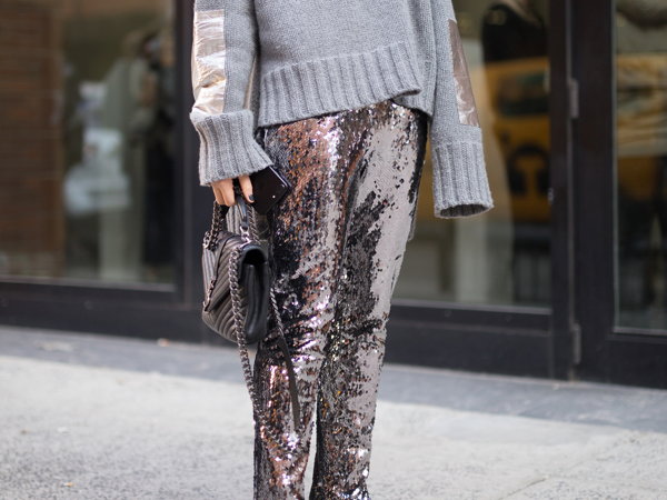Street-Style-Grauer-Pullover