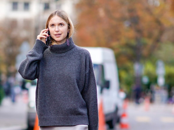 Street-Style-Grauer-Pullover