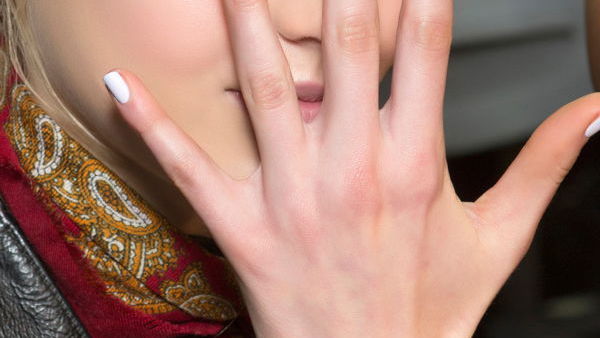 Die Glossy Nails sorgen für einen angesagten Look auf deinen Nägeln