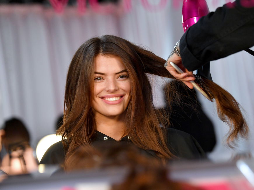 Haare in 5 Sekunden gestylt: Star-Stylist Kevin Jacotot verrät seinen Profi-Trick