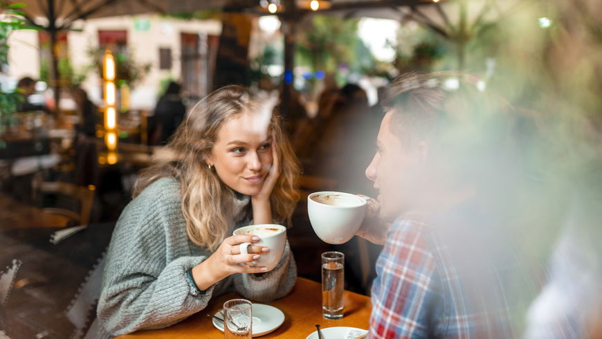 Das erste Date: Was die Körpersprache über dein Gegenüber verrät