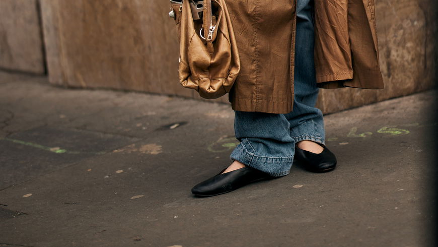 Statt Stiefel: Mit einem Schuh-Trend ist euer Herbst-Look so viel stylischer
