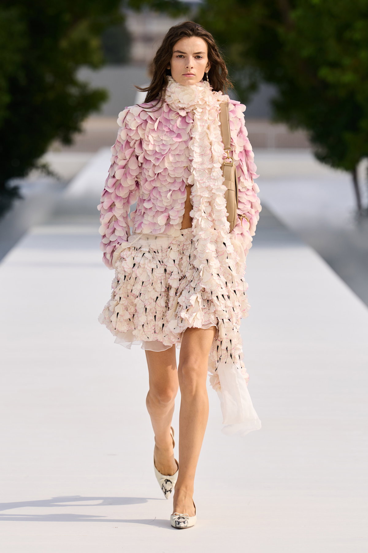 5 Mode-Trends, die im Frühjahr 2026 Romantik pur sind – laut Jonathan Anderson bei Dior