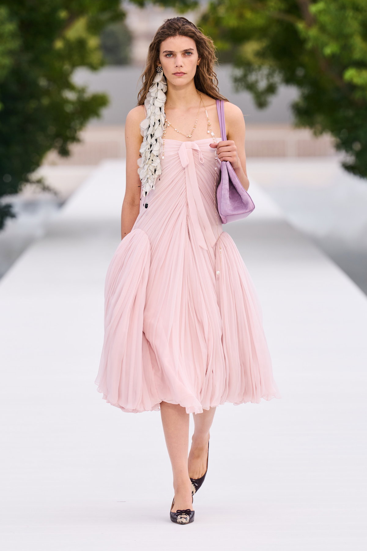 5 Mode-Trends, die im Frühjahr 2026 Romantik pur sind – laut Jonathan Anderson bei Dior