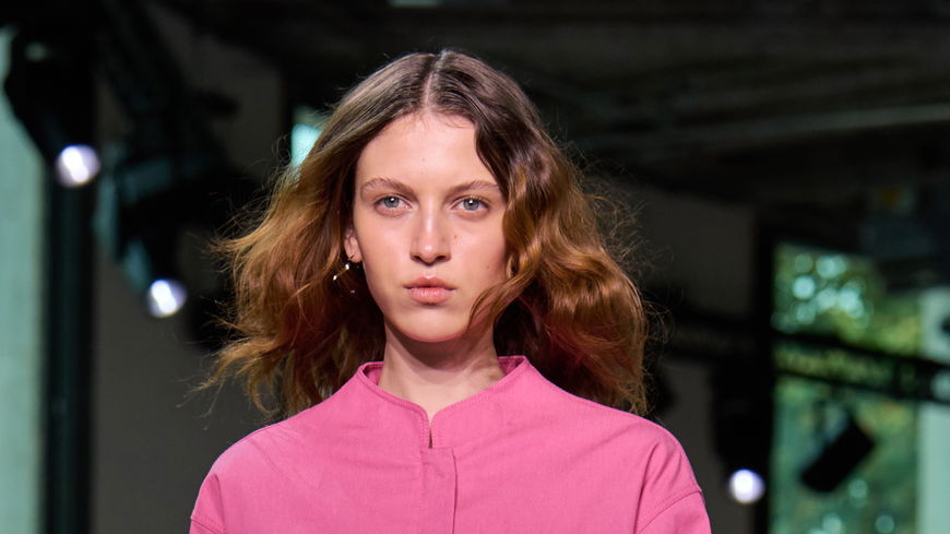 Für den Herbst 2026 wählen jetzt alle die Trend-Haarfarbe "Copper Balayage"