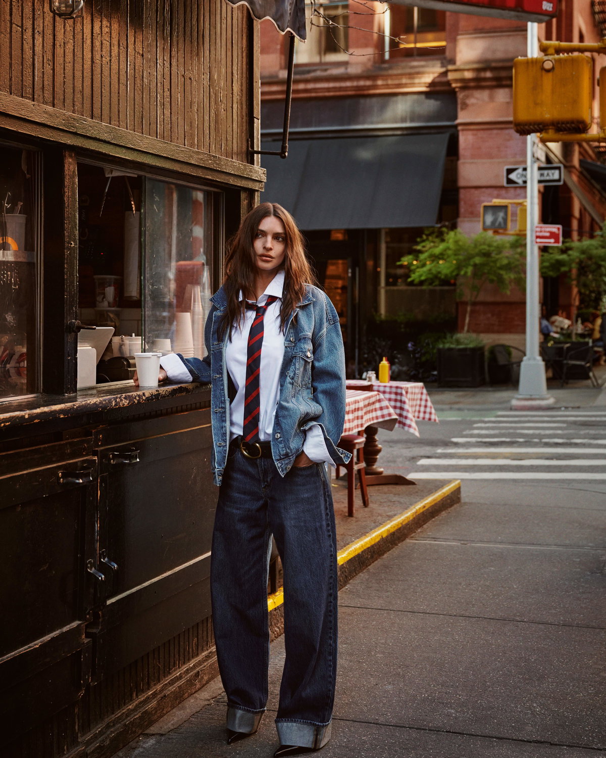 Emily Ratajkowskis 70-Euro-Jeans ist das Must-have für den Herbst 2026
