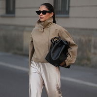 Satinhosen sind diesen Herbst Trend – so stylen wir sie