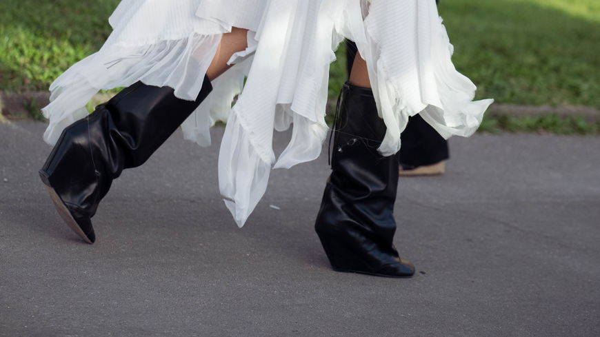 Bye, bye Blockabsatz! Dieser Stiefel-Trend aus den 2000ern ist zurück