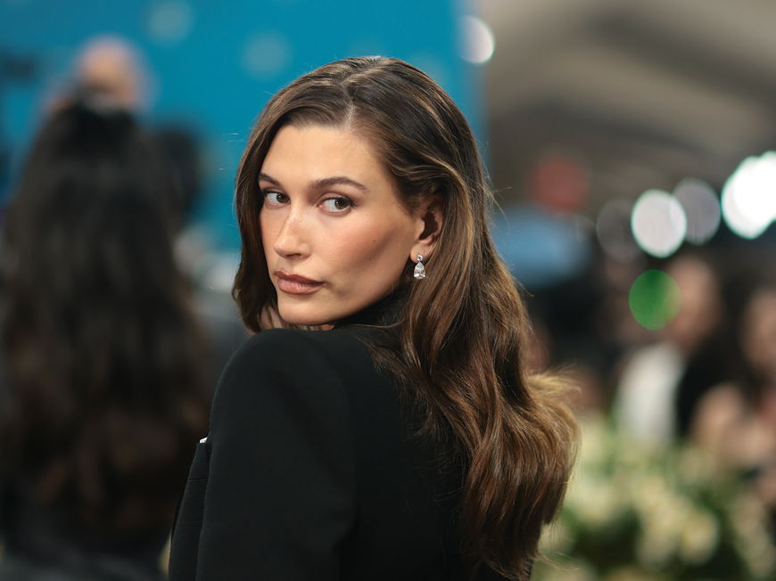 Beauty Crush! Hailey Bieber hat so dunkle Haare wie nie – alle wollen jetzt "Espresso Hair"