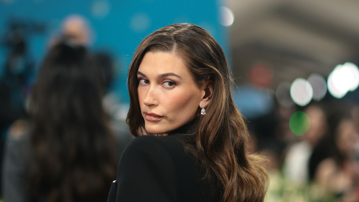 Beauty Crush! Hailey Biebers dunkles "Espresso Hair" ist die schönste Herbst-Haarfarbe 2026 mit Luxus-Effekt