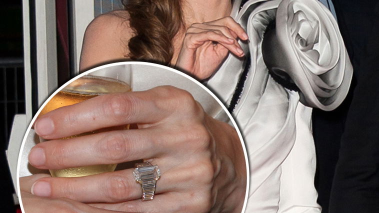 Angelina Jolie & Brad Pitt: Angie zeigt ihren Verlobungsring‎