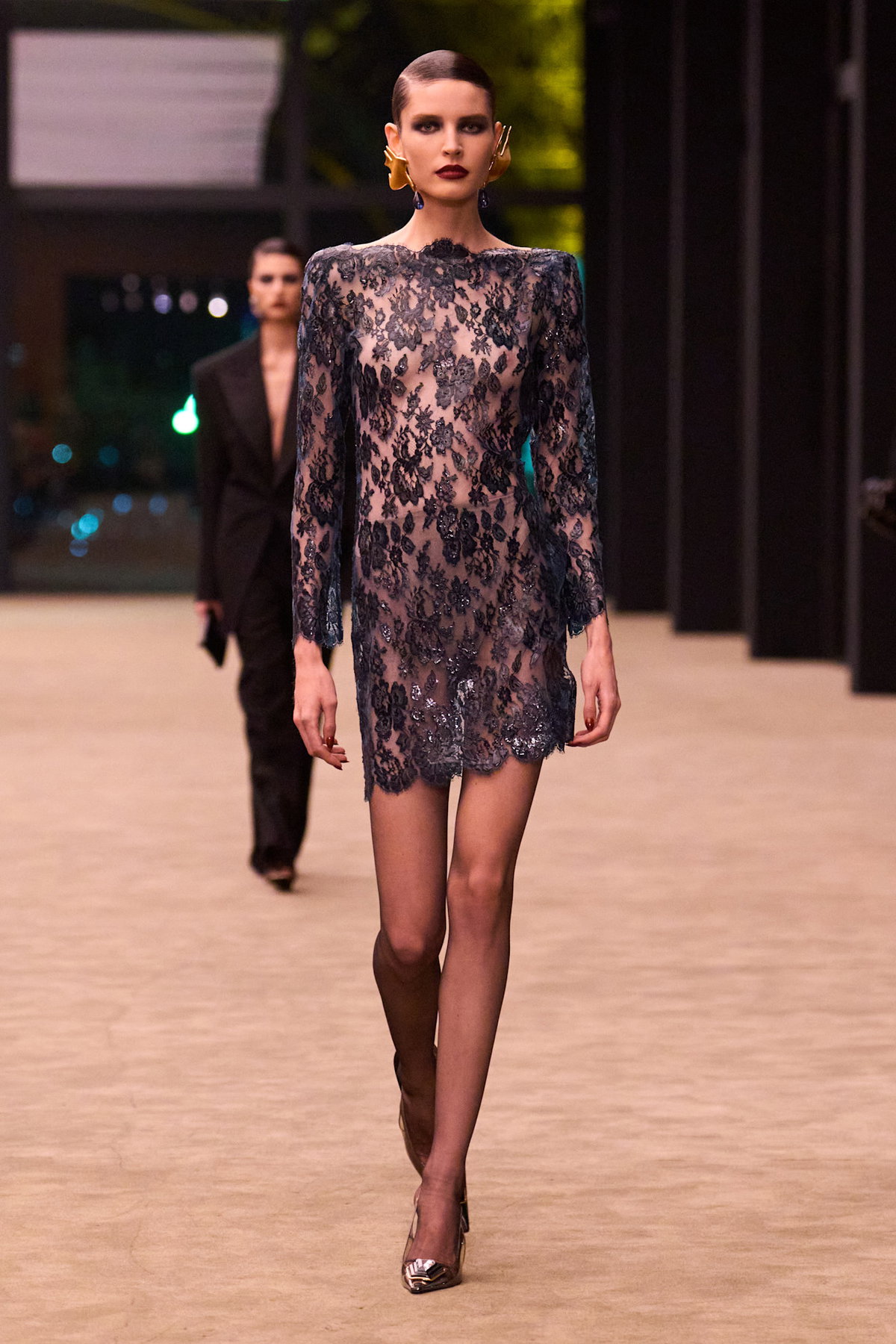 "80s Shoulder Dresses" dominieren im Herbst 2026 die Kleider-Trends