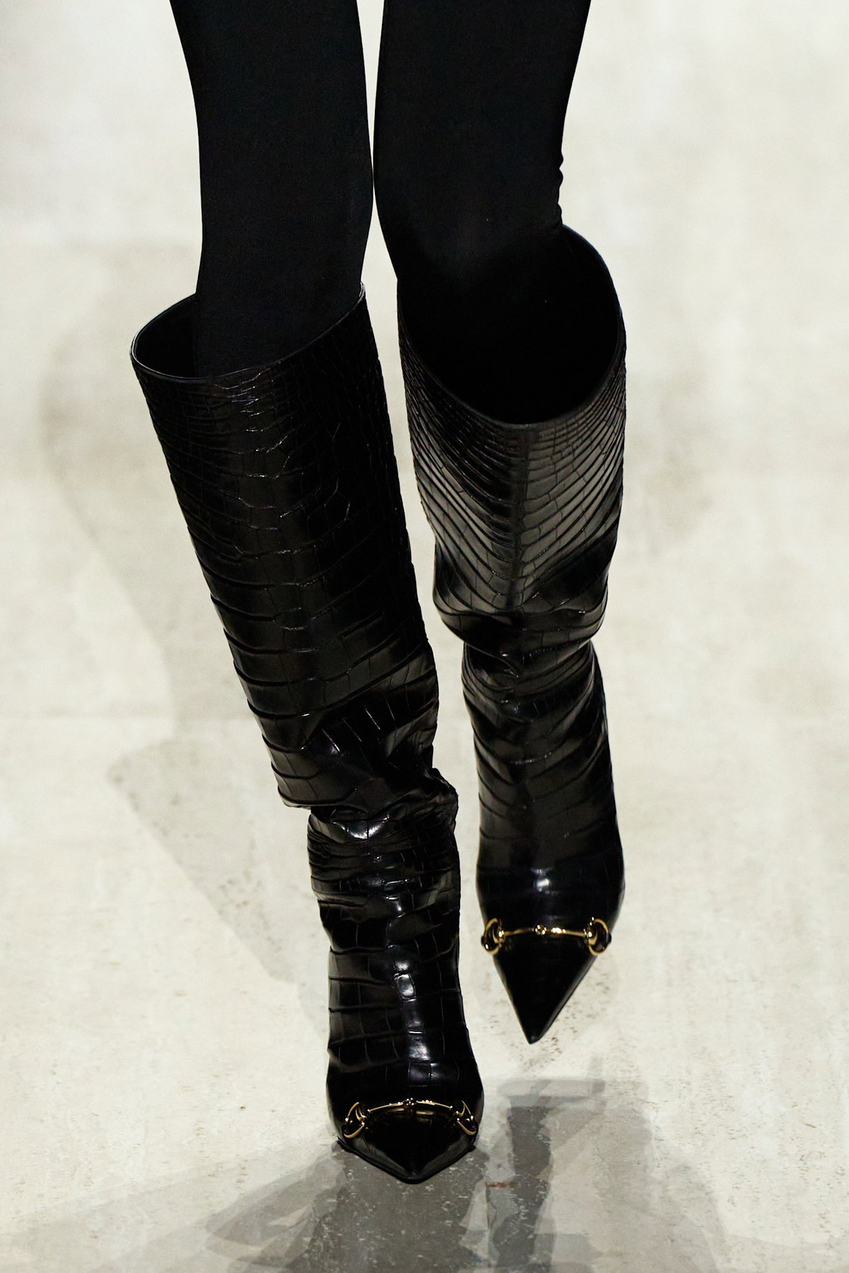 Stiefel-Trends 2026: Kroko-Boots sorgen jetzt für einen teuren Look