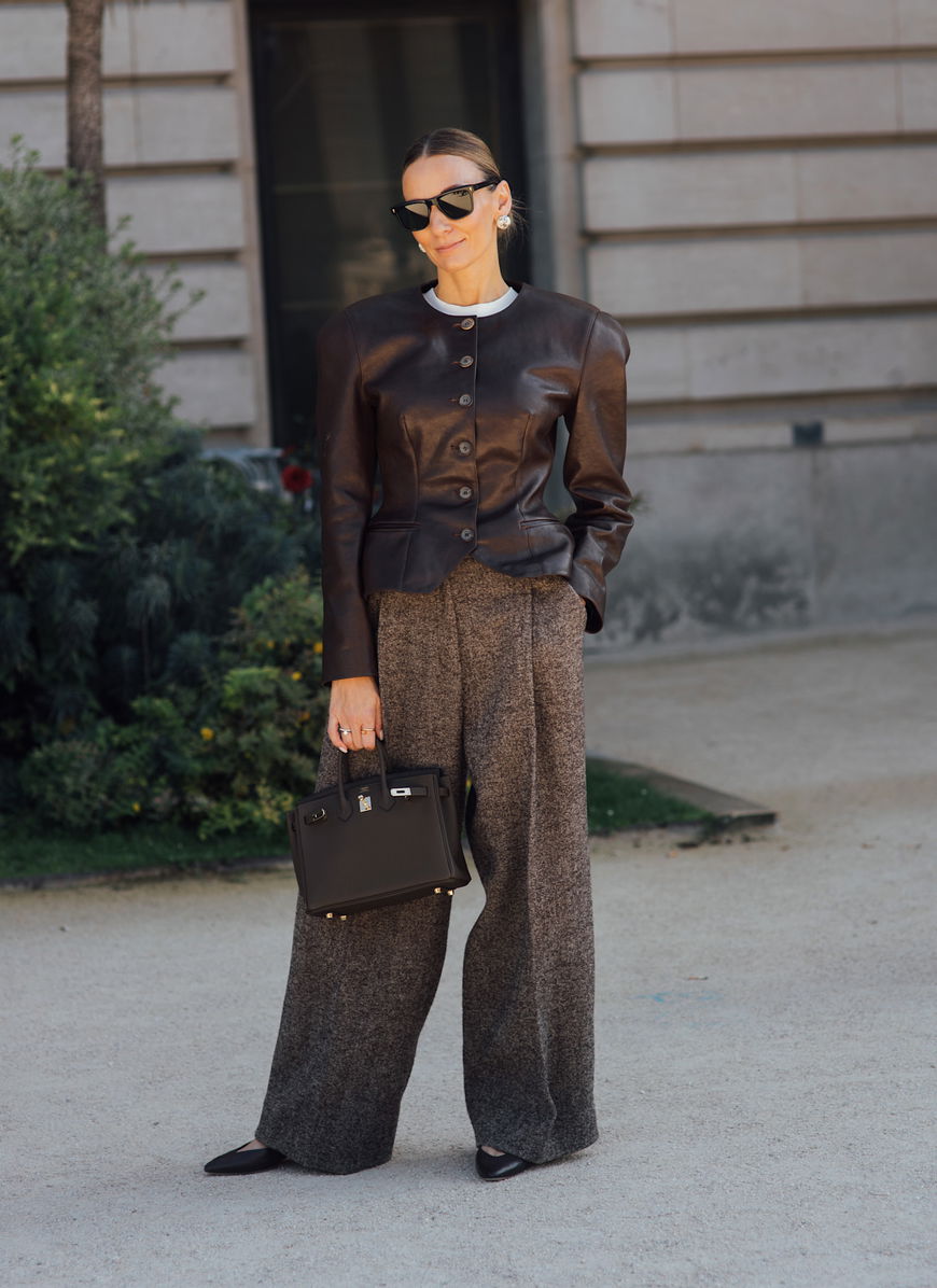Statt Oversize: It-Girls lieben Lederjacken im Herbst 2026 in diesem Schnitt