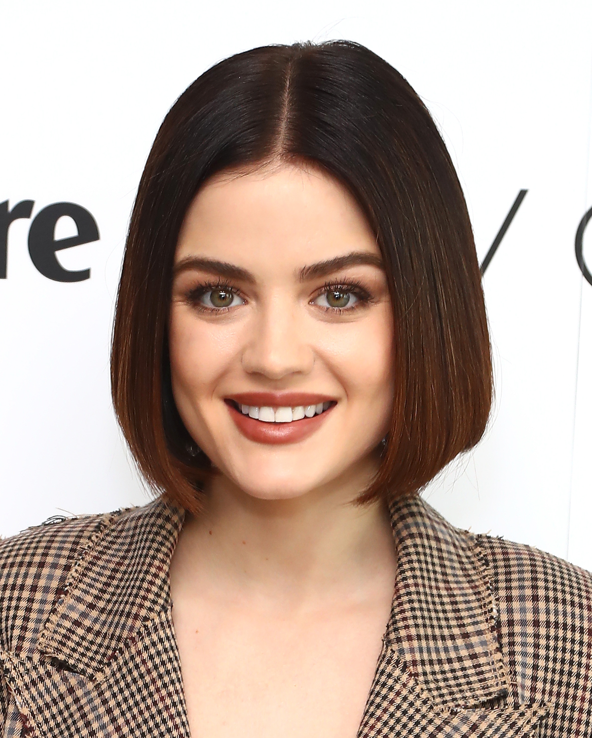 Auch Lucy Hale liebt die Abwechslung und trägt ihre Haare seit Beginn des Serien-Hits "Pretty Little Liars", in dem sie Aria Montgomery verkörperte, immer kürzer!