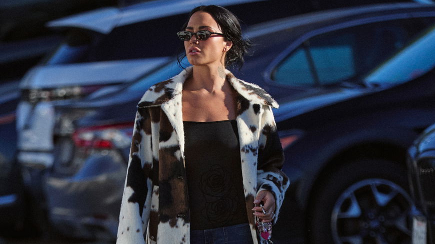 Style-Check: Demi Lovato liebt den angesagten Mantel-Trend im Herbst 2026