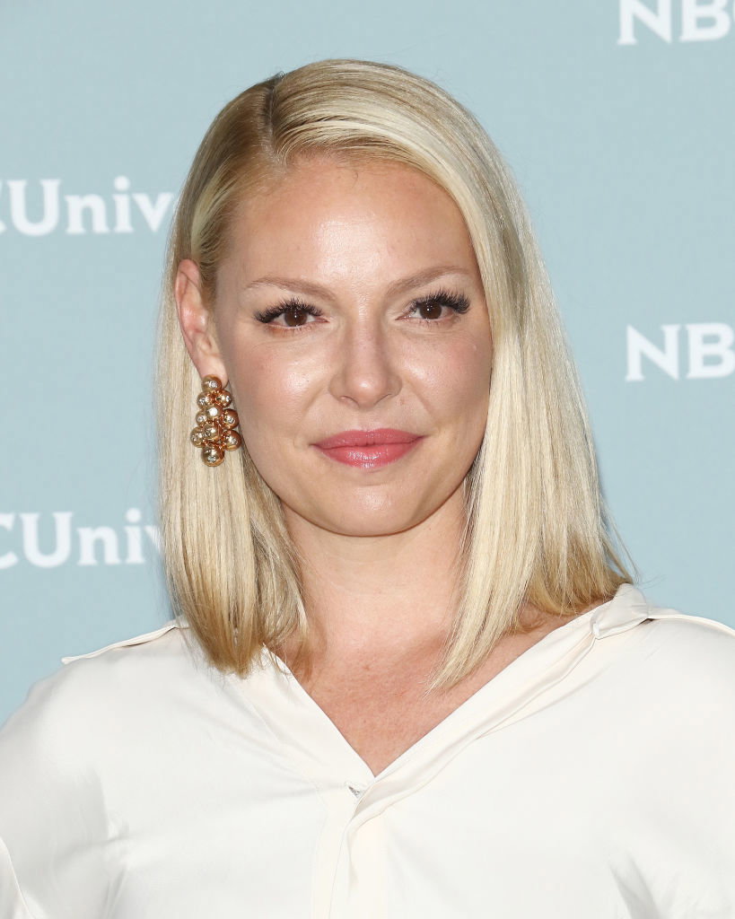 Schauspielerin Catherine Heigl trägt einen schulterlangen Haarschnitt, der sich supergut für dünnes Haar eignet.