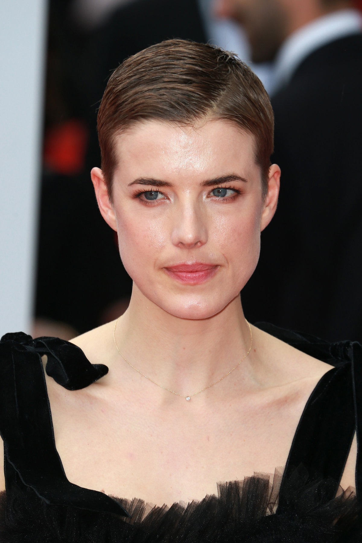 Sie können wir uns mit langen Haaren schon gar nicht mehr vorstellen: Model Agyness Deyn trägt raspelkurze kurze Haare seitdem wir denken können.