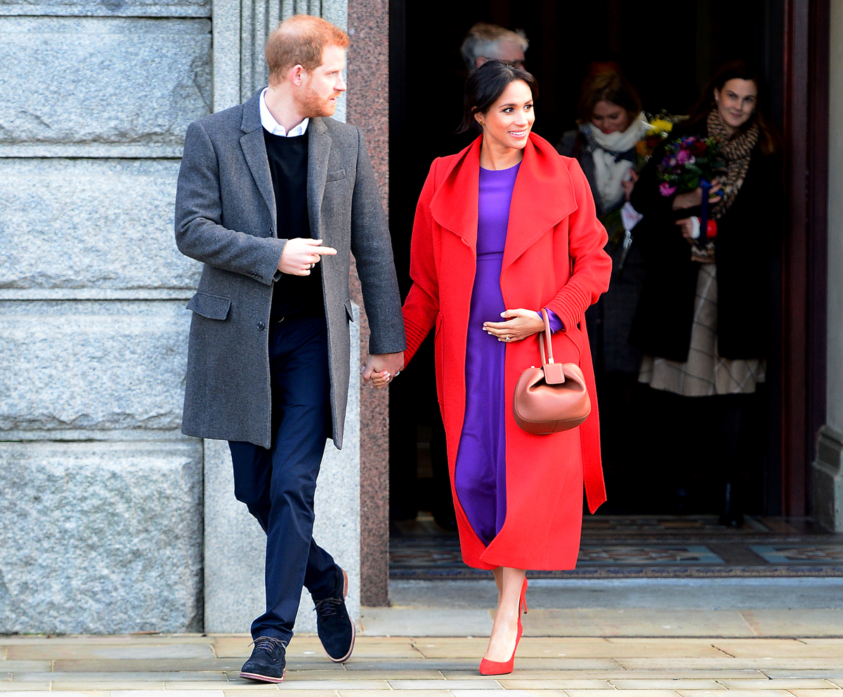 Meghan Markles Pregnancy-Looks waren ein echtes Highlight. Während ihrer Schwangerschaft liebte sie es, knallige Farben und auffällige Muster zu tragen. Mit ihren Looks setzte sie ihren Babybauch gekonnt in Szene und unterstrich auf modischer Art und Weise, wie stolz sie auf ihre Schwangerschaft war.
