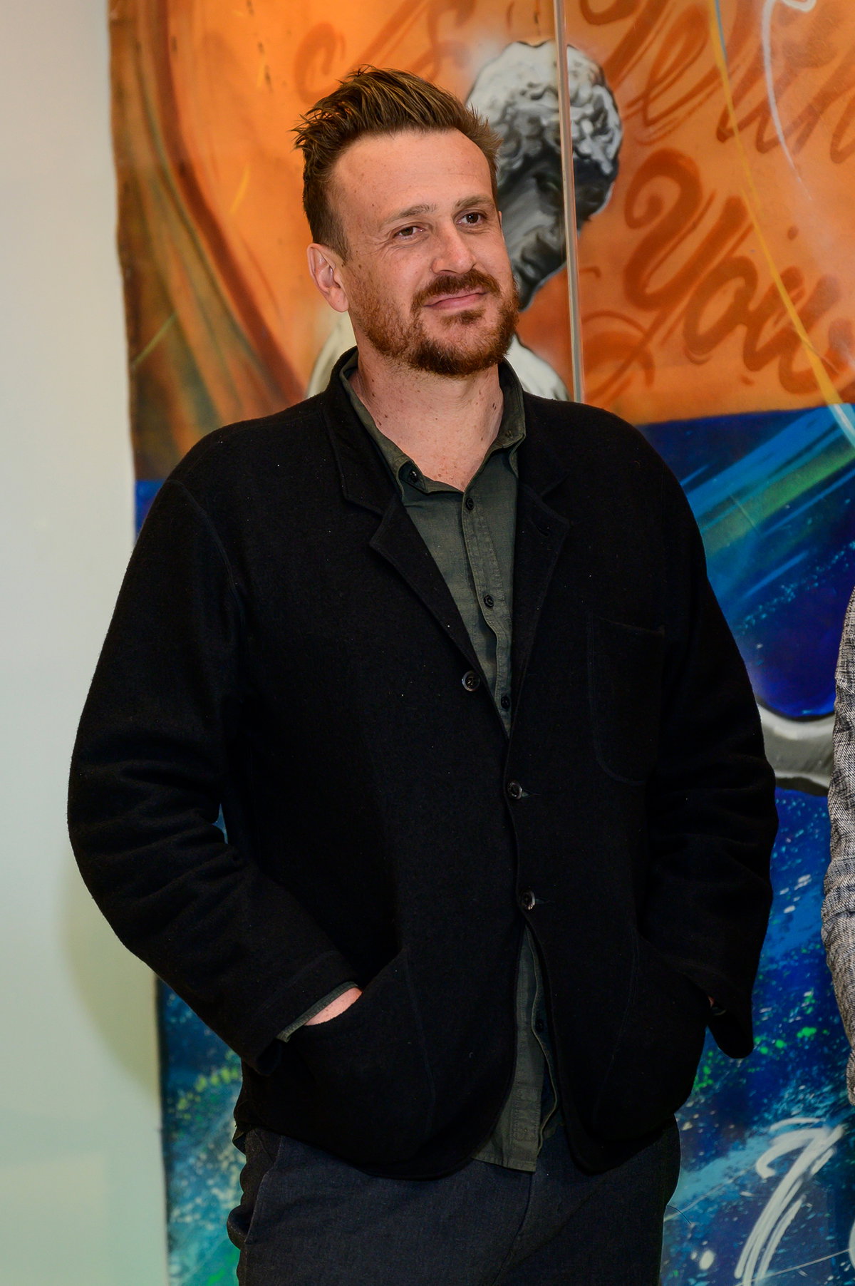 Jason Segel und Alexis Mixter: Mit dem Schauspieler Jason Segel ist seit April wieder ein neuer Junggeselle auf dem Markt. Der "How I Met Your Mother"-Star machte die Trennung von Fotografin Alexis Mixter selbst via Instagram öffentlich. "Es ist seltsam, über das Ende einer Beziehung zu schreiben, besonders wenn die Freundschaft, die noch besteht, so voller Leben ist. [...] Ich werde dich immer bedingungslos lieben" , schrieb der ehemalige Serienstar. So viel Liebesglück wie seine Rolle Marshall Erikson in der Kultserie hat, wird dem Schauspieler leider nicht zuteil.