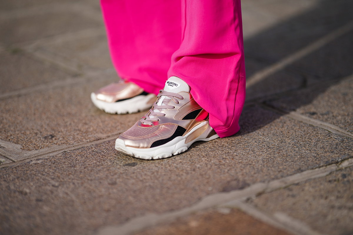 Violett-schimmerne Sneaker