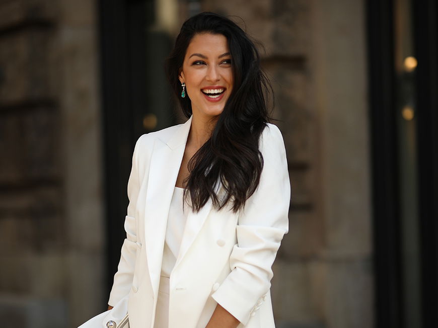 Im Fashion-Fokus steht unter anderem Rebecca Mir, denn sie stellt bei jedem ihrer Auftritte ihren tollen Geschmack erneut unter Beweis.