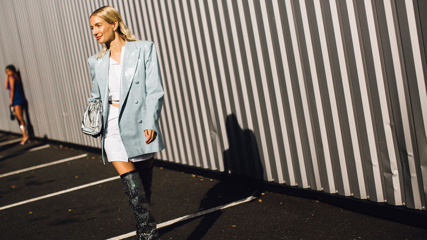 Mode-Trends 2022: 6 günstige Teile von Monki, die stylische Frauen rauf und runter tragen
