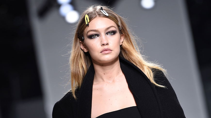 Wow! Auf diesem Cover ist Gigi Hadid völlig nackt