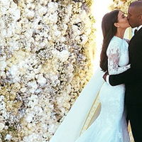 Kim Kardashian: sie zeigt ihr Brautkleid & heiße Hochzeits-Facts