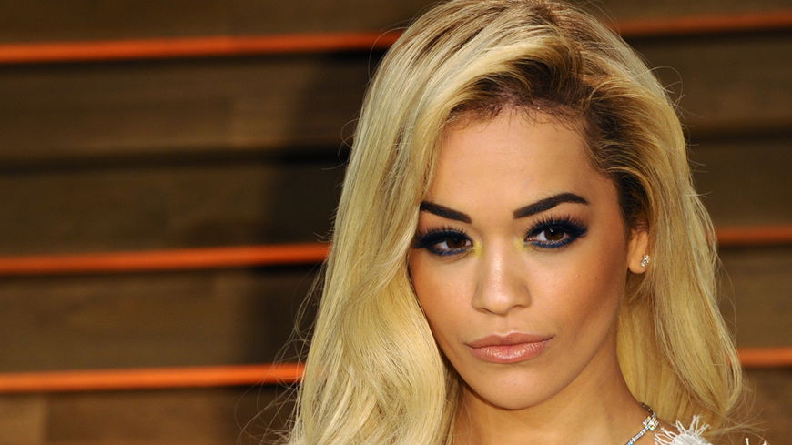 Rita Ora: zu Hause nackt